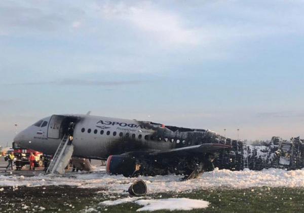 هواپیمای سوخوی روسیه در آسمان آتش گرفت، 13 مسافر کشته شدند