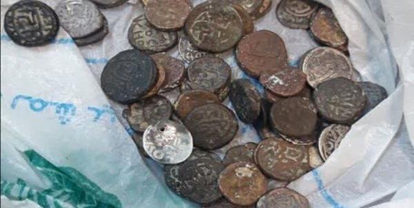 کشف 56 قطعه سکه تاریخی در فرودگاه بندرعباس